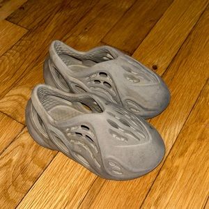 Toddler Stone Sage Foam Runner - 5C - As Is